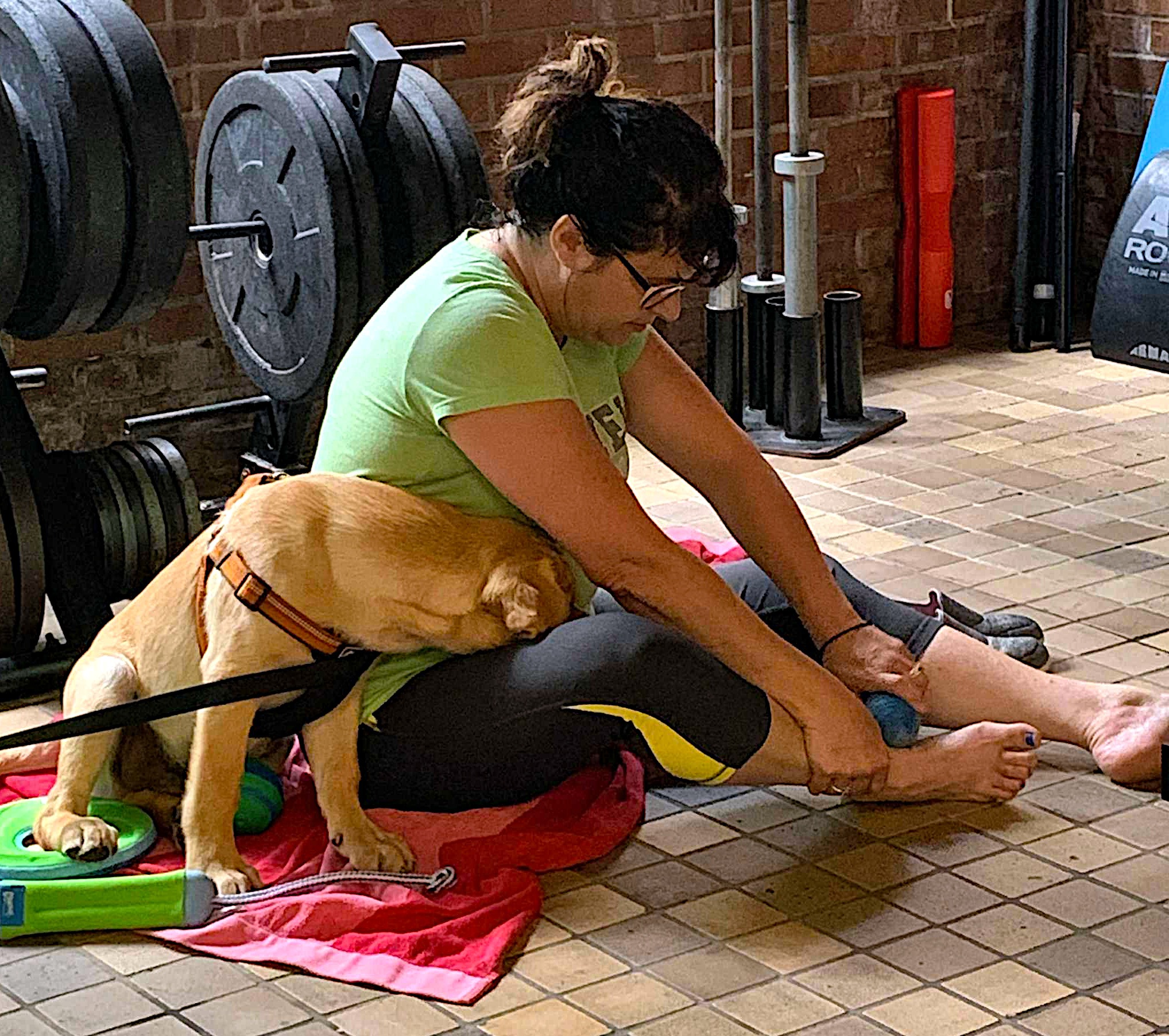 Jessica Personal training client mobilizing her feet.